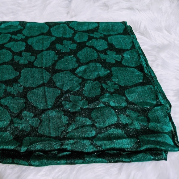 Great patterned infinity scarf - Picture 2 of 2